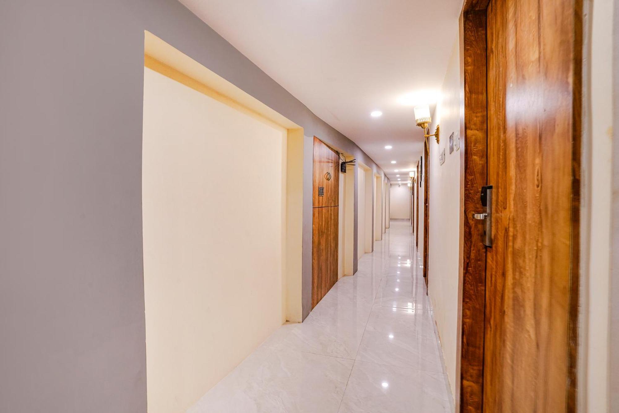 Fabhotel Grand Prime Nr Nesco Hotel Mumbai Exterior photo